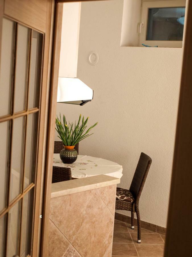 House Nataniel In Omis Near Sea Apartment Exterior photo
