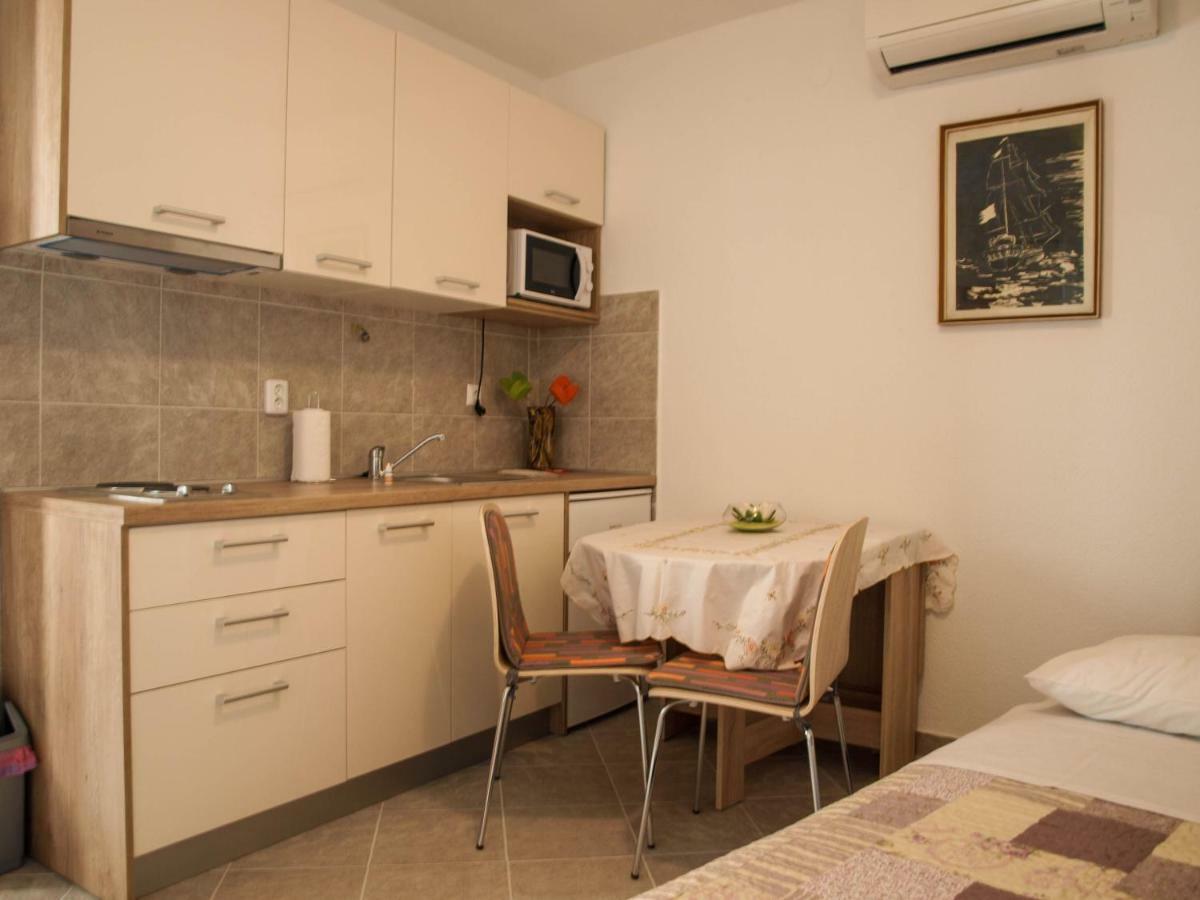 House Nataniel In Omis Near Sea Apartment Exterior photo