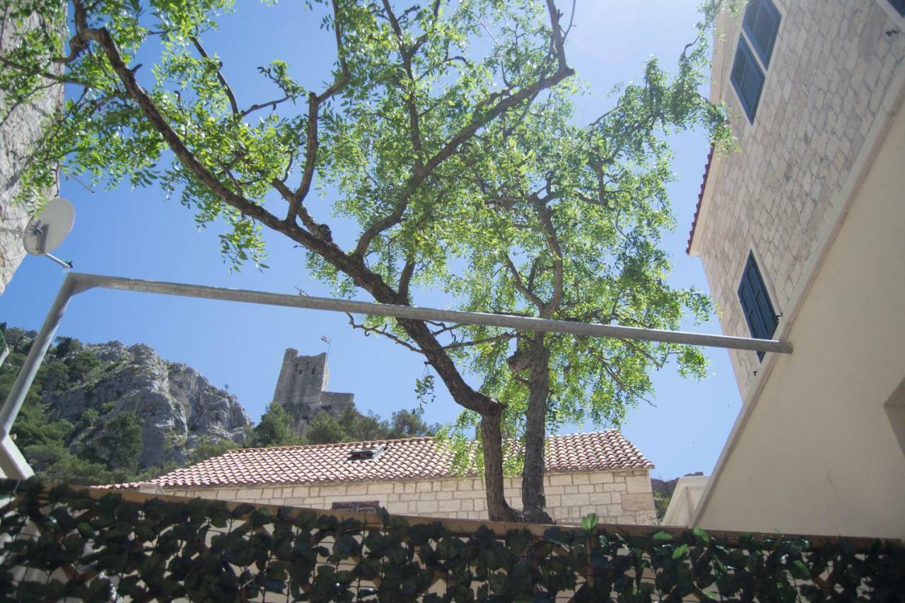 House Nataniel In Omis Near Sea Apartment Exterior photo